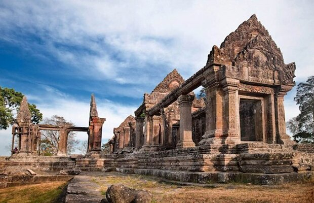 Preah-Vihea-By-Air-conditioned-car