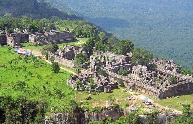 Preah-Vihea-By-Air-conditioned-car