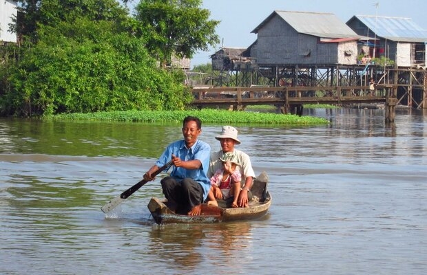 Mechhrey-Floating-Village-By-Tuk-Tuk