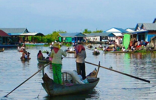 Mechhrey-Floating-Village-By-Tuk-Tuk