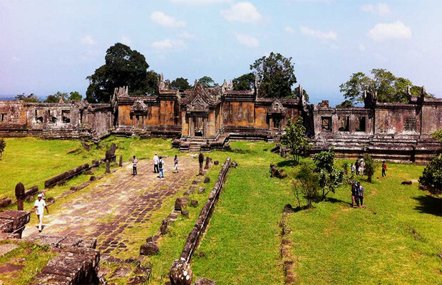 Preah-Vihea-By-Air-conditioned-car